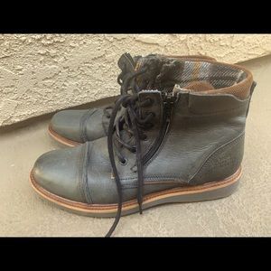 Steve Madden Boots (Flannel Lining) size 9